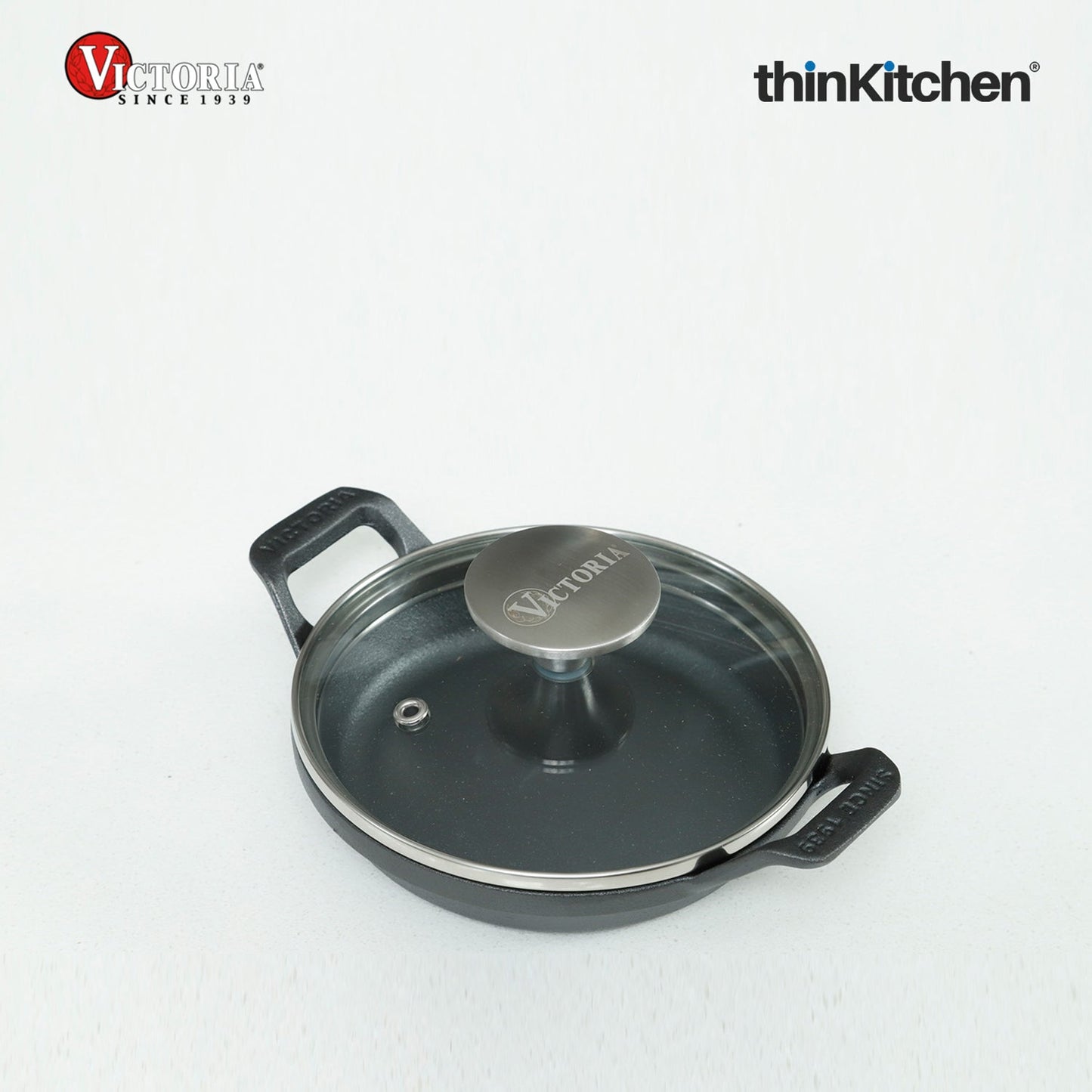 Victoria 5.5 in Mini Round Casserole Dish with Glass Lid Pre-Seasoned