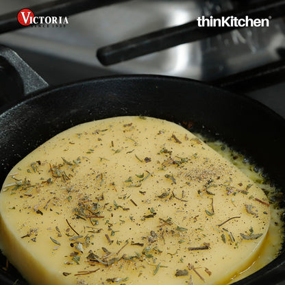 Victoria 5.5 in Mini Round Casserole Dish with Glass Lid Pre-Seasoned