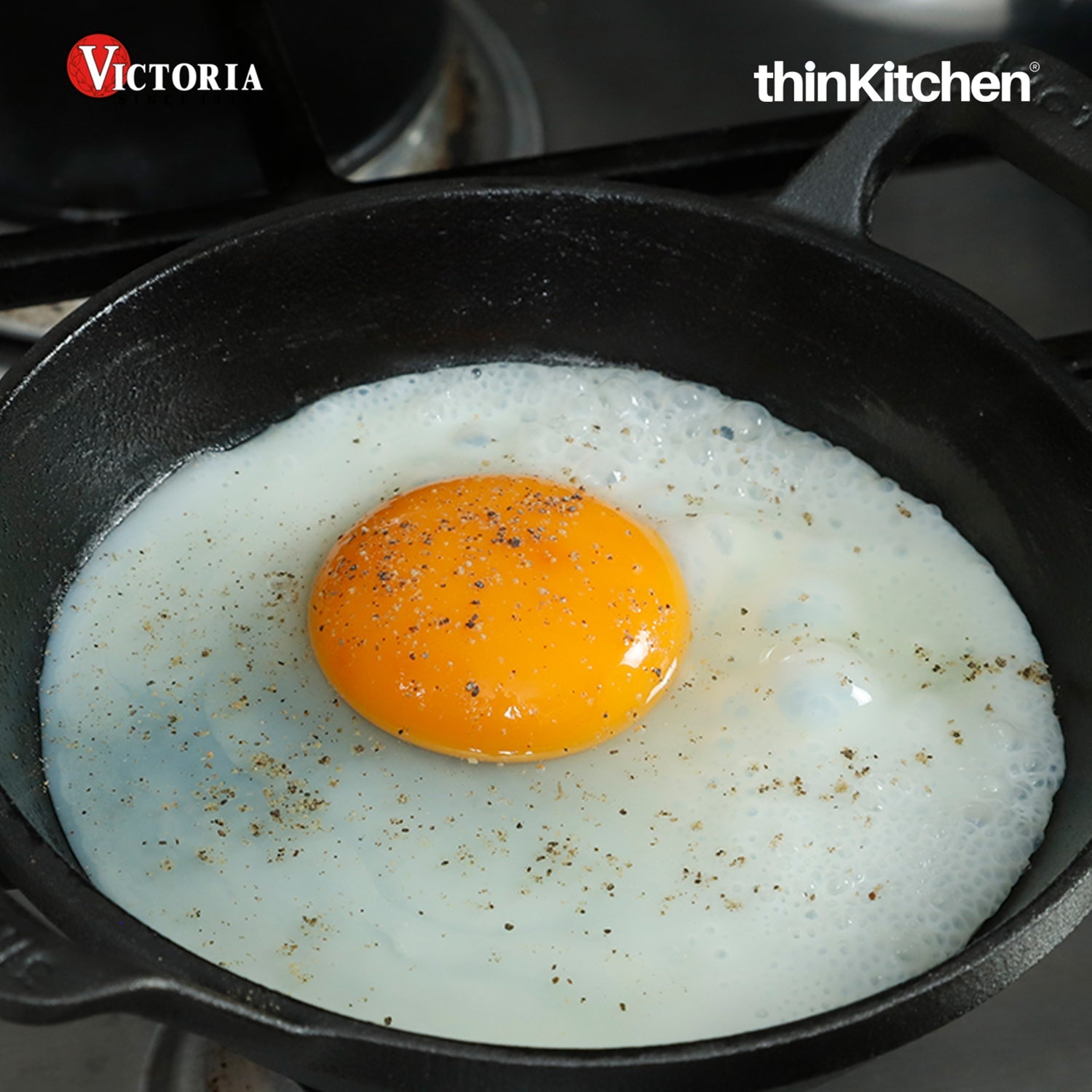 Victoria 5.5 in Mini Round Casserole Dish with Glass Lid Pre-Seasoned - 8