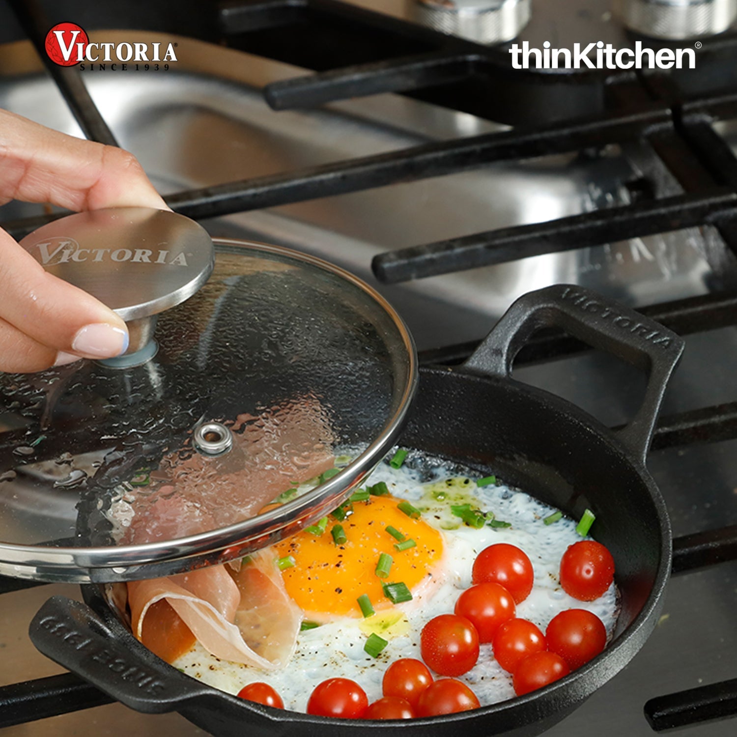 Victoria 5.5 in Mini Round Casserole Dish with Glass Lid Pre-Seasoned - 1