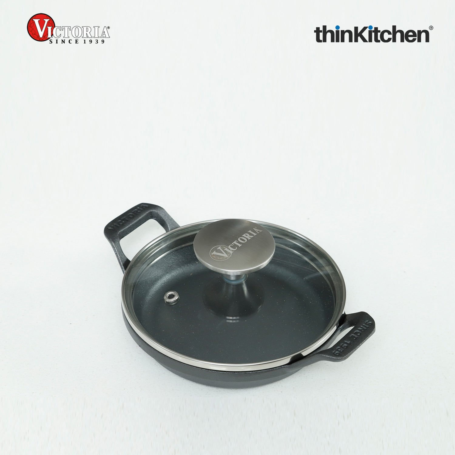 Victoria 5.5 in Mini Round Casserole Dish with Glass Lid Pre-Seasoned - 5